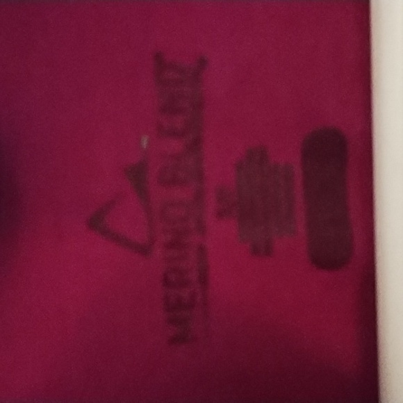 Women's size med running/athletic shirt - Picture 3 of 5